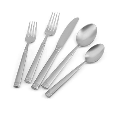 China 2021 wholesale viable new style stainless steel silver cutlery set including knife fork and spoon for wedding event for sale