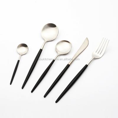 China Sustainable High Quality 18/10 Stainless Steel Black And Silver Flatware Set For Wedding Event for sale