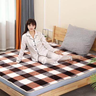 China Fast heating and constant temperature Navy Blue Machine Washable Wearable Heater Electric Blankets For Winter for sale