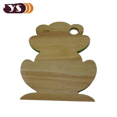 China Sustainable Novelty Chopper Frog Shaped Rubber Wooden Cutting Board For Kitchen for sale