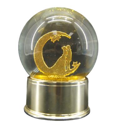 China Europe King Need Wholesale Plastic Valentine Globe Glitter Water Glass Golden Globe Couple Love Globe for sale