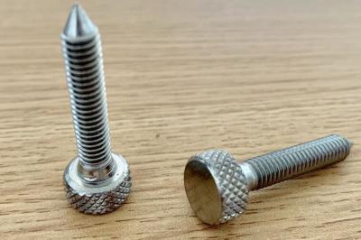 China Tornillos no estándar inoxidables del acero, A2 - 70 tornillos de pulgar principales con estrías en venta