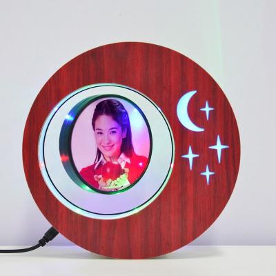 China Modern Moon Shape Magnetic Floating Image Fame for sale