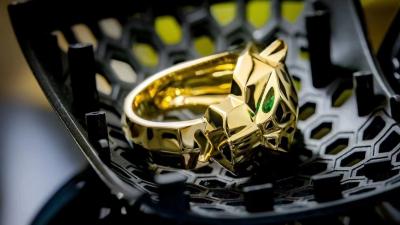 China Solid 18k Yellow Gold Ring Tsavorite Garnets Onyx Cartier Panther Ring for sale