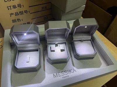 China El cierre cerró la joyería de encargo que empaquetaba estilo contemporáneo tradicional en venta