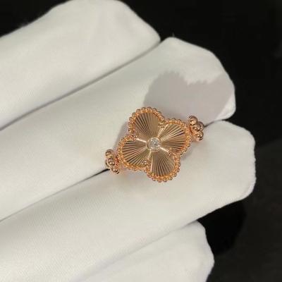 China Luxury 18K Gold Ring Heavy VVS Clarity Vintage Four Leaf Clover Ring for sale