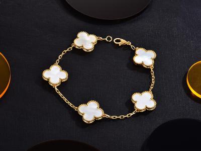 Chine Bracelet de perle artisanal uniquement élégant Joaillerie en or solide de 18 carats pour femmes à vendre