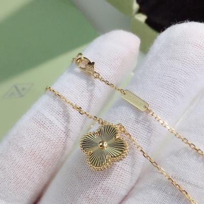 China Un elegante brazalete sólido de 18k para hacer joyas viene con un embalaje de caja de regalo en venta