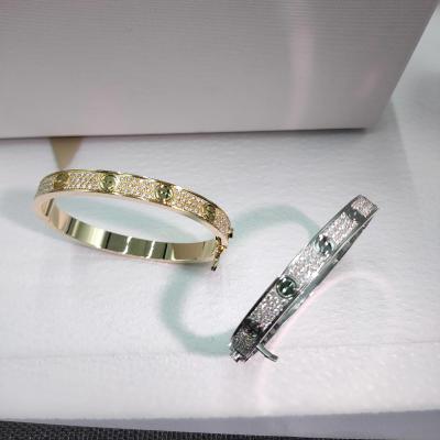 China Cartier Love Armband 18K Witgoud Diamant-verharde volle diamant is Cartier sieraden echt goud Te koop