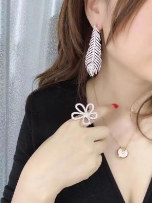 Chine Plume De Paon Grosses boucles d'oreilles en or blanc de 18 carats et diamants ronds démarrer une entreprise de bijoux de luxe à vendre