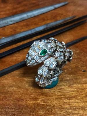 China Paris-Schmuck 18 KT-GOLDsatz MIT VOLLEN PAVÉ-DIAMANTEN SCHELLEN Schmucklieferanten im Porzellan zu verkaufen