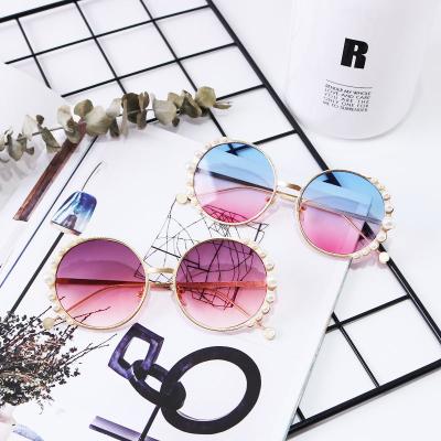 China Fashion sunglasses 2020 summer hot sale little girls sunglasses round pearl sunglasses for children for sale