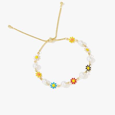 China Flower Fashion Daisy Flower Pearl Bracelet 18k Gold Plated Stainless Steel Bracelets For Women Colorful Daisy Chain Bracelet For Women for sale