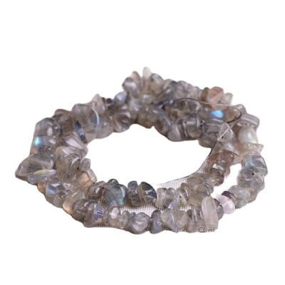 China China Natural Crushed Stone With One Hole Gem Chip Quartz Gem Jewelry Making for sale