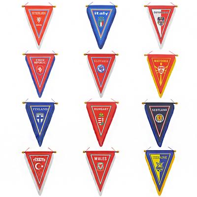 China Foot Basket Row Sports Cheering Qatar World Sports Cup Souvenir Gift Custom 2022 Custom Wholesale 2022 Qatar World Cup Sports Souvenir Gift Triangle Belt Pole Flag Bar Decorative Exchange Flag for sale