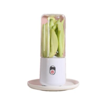 China Wholesale hot selling USB car household multifunctional portable fruit juicing cup charging small juicing machine for sale