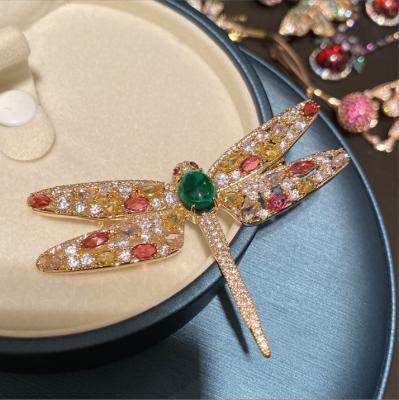 China Maxery RTS Mens Animal Dragonfly Brooch Pin Fashionable Brass Colored Zircon Metal Pin Brooch Gold Plated Inlaid With Emerald Stone for sale