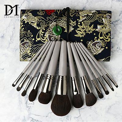 China Angular Blush Vegan Hair Handle Makeup Brush Brand Makeup Brush Wooden Nylon Hair Makeup Brush for sale