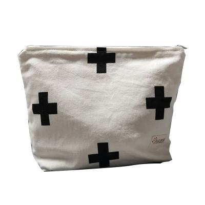 China Durable Eco-Friendly Cotton Canvas Travel Makeup Cosmetic Bag With Zipper Toiletry Bag for sale