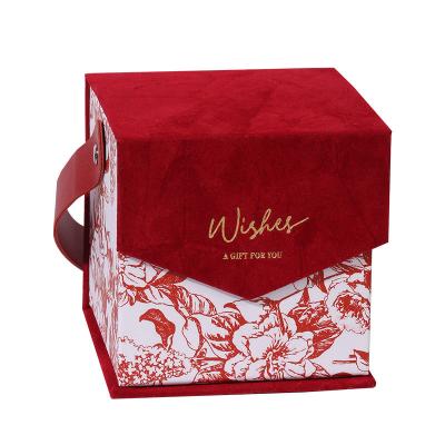 China Recyclable Custom Cube Flip Top Magnetic Catch Wedding Red Rose Gift Boxes With Leather Handle for sale