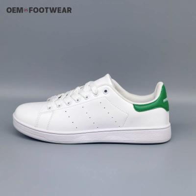 China Fashion Trend Custom OEM Casual Shoes Men Leather Board Shoes Trendy Fashion Soft Shoes Retro Style White Walking Simple Skateboarding Sneaker for sale