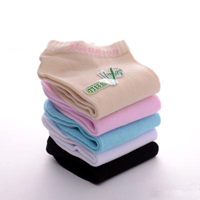 China Letter JR-225 Sustainable Bamboo Fiber Boat Socks Sweat Breathable Shallow Absorption Women Casual Socks for sale