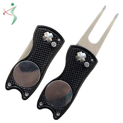 China Wholesale Zinc Alloy Magnetic Digging Tools Switchblade Golf Pitch Fixer With Ball Markers for sale