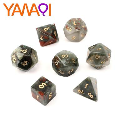 China 7pcs dice set factory selling natural african bloodstone stone dice for board game Z02 for sale