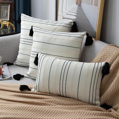 China 100%cotton woven anti-static knitted sofa wholesale green simple macrame tile case cushion cover home decorative with tassels zip up for sale