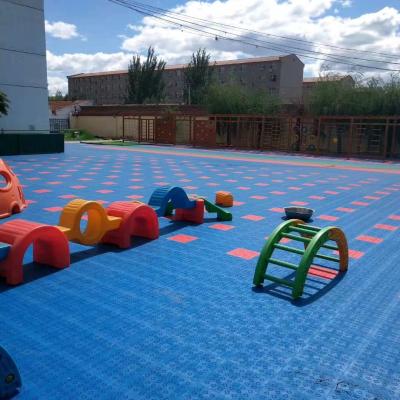 China Kids Eco-friendly Modular Playground PP Interlocking Sports Playground Plastic Tile 30.1*30.1*1.6CM for sale