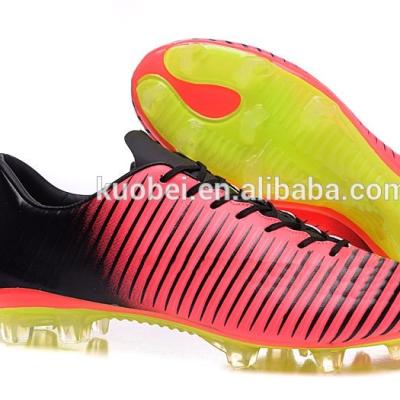 China 2020 wholesale rubber soccer shoes for men for sale