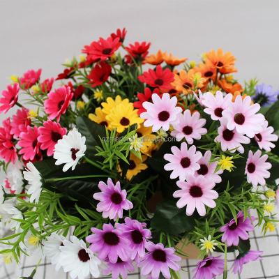 China Hot Sale Mini Daisy Bouquet Flower Artificial White Simulation Wedding and Party Decoration Sale for sale