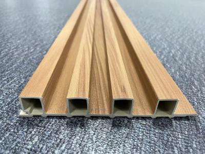 China Panel de madera de plástico WPC con flauta Resistencia a los rayos UV Resistencia a la humedad en venta