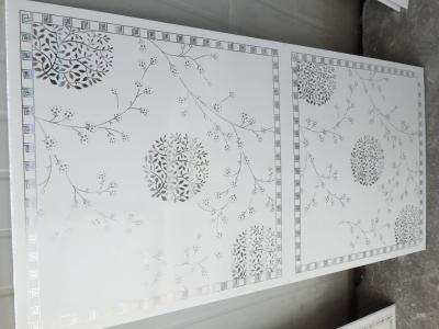 Cina Pannello di soffitto in PVC decorativo personalizzato a prova di fuoco per la decorazione degli interni in vendita