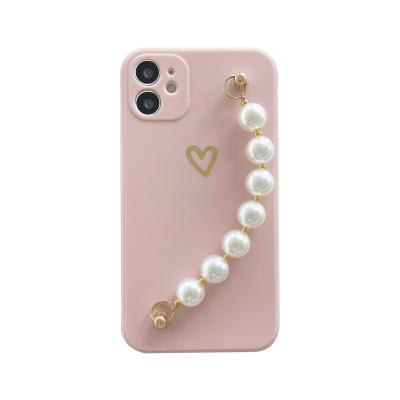 China Luxury Anti-fall Pearl Wristband Silicone Cell Phone Cover Pearl Chain Wrist Strap Phone Case For iPhone 11 12 Pro Case With Wrist Lanyard for sale