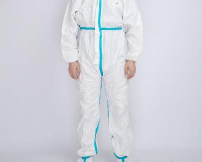 China Steriele Beschikbare Medische Witte Beschermende Jumpsuit Met een kap Te koop