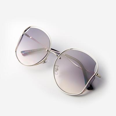 China Fashion Sunglasses CIA Style Newest Trendy Metal Sun Glasses 2020 Brand Luxury Pearl Women Oversized Sunglasses for sale