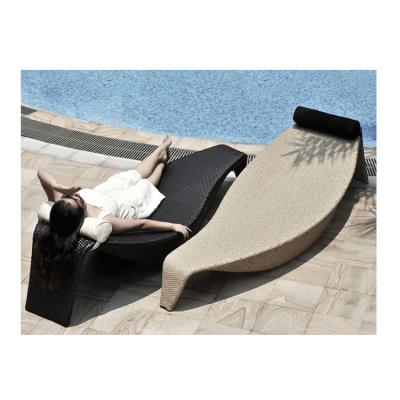 China Eco-friendly Outdoor Rattan Furniture Sun Bed Lounge Day Bed Garden Hotel Beach Sun Sofa for sale