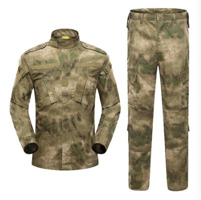 China Unisex Digital Camouflage Combat Uniform with Mandarin Collar and Button Closure for sale