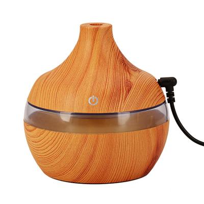 China Humidificador de quarto de névoa fria de tamanho pequeno de 300 ml de grãos de madeira com luz LED de mudança de cor à venda