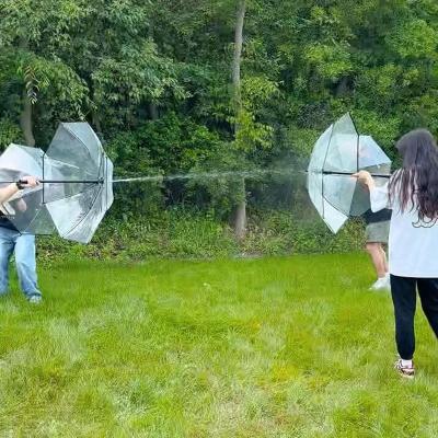 China Gepersonaliseerd logo lange hendel water sproei paraplu voor buitenactiviteiten van kinderen Te koop