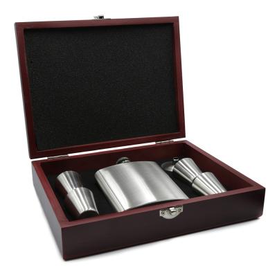 China Portable OEM Silver Color 304 Stainless Steel Metal Hip Flask With Wooden Box Set for sale