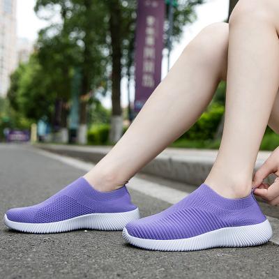 China Lightweight Rubber Socks Breathable Shoes Women Flat Casual Sports Shoes Wholesale for sale