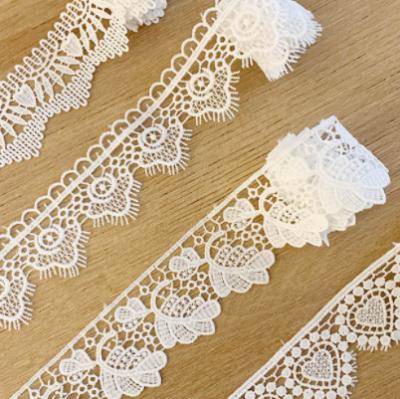 China Exquisite 3cm Simple Side Lace Garment Accessories Lace Garment Milk Silk Water Soluble Lace Embroidery Viable for sale