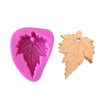 China Cheap Viable Price DIY Silicone Maple Leaf Mold With Hole Aroma Candle Wax Tablets Gypsum Resin Ornaments Key Chain Mold for sale