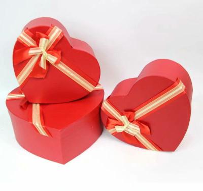 China Recyclable Empty Red Rose Valentines Day Small White Heart Shaped Boxes For Gifts Chocolate Preserved Rose Flower Necklace Jewelry Packaging for sale