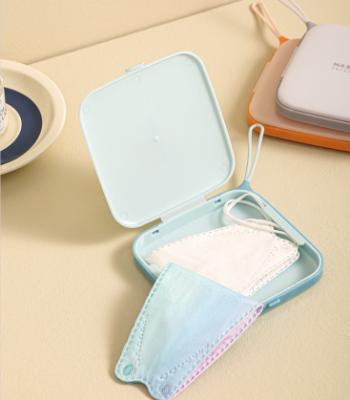 China Recycled Materials Wholesale Fashion Portable Plastic Face Mask Holder Storage Reusable Packaging Carry Case Face Mask Box for sale