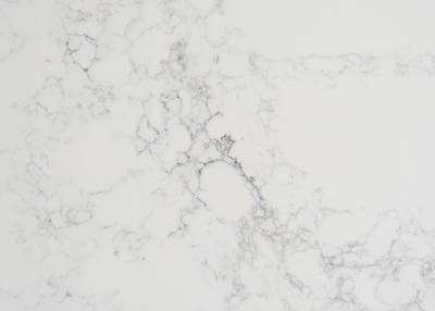 China Resina natural dirigida gris blanco del cuarzo el 7% de Worktop el 93% de la piedra del cuarzo en venta