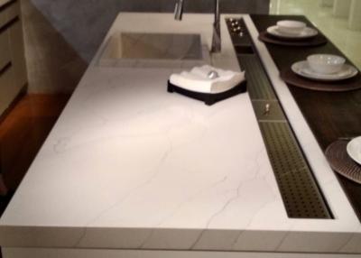 China Freundlicher Quarz Eco graue und weiße Countertops mit abgezogener fertiger Oberfläche zu verkaufen