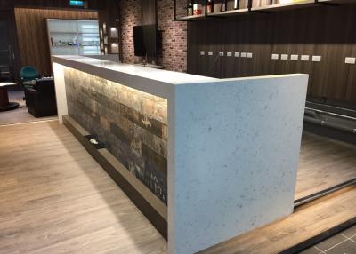 China Kratzer widerstehen abgezogenen Endquarz-Küche Countertops 3000mm x 1400mm zu verkaufen